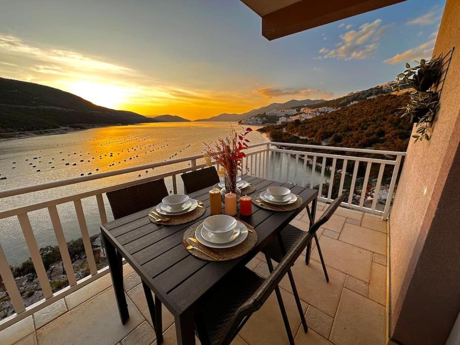 Beautiful Fully Renovated Apartment By The Sea, Large Balcony With Enchanting Views Neum Zewnętrze zdjęcie